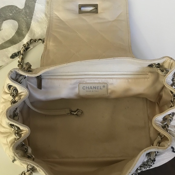 Chanel East West Accordion Flap Shoulder Bag - Picture 4 of 5